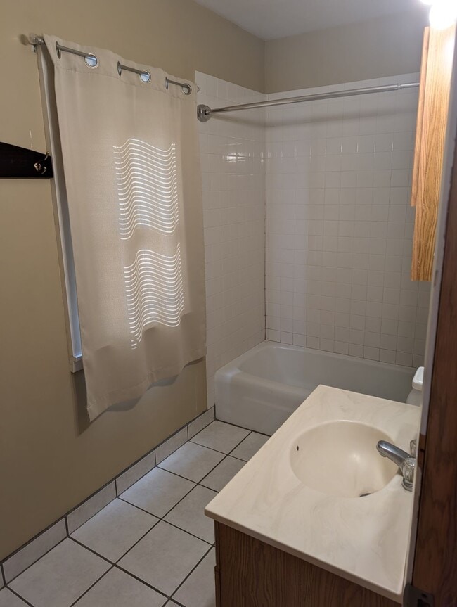 Building Photo - 409 2nd Ave NW