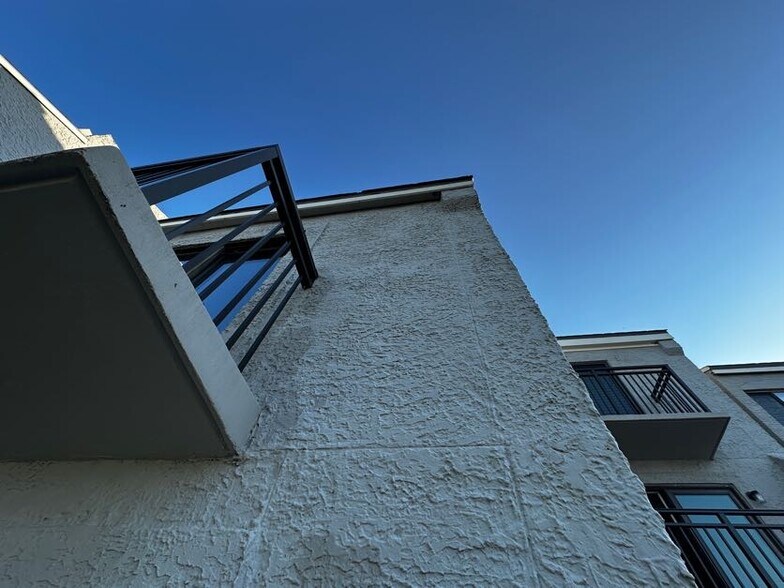 Building Photo - 90 Helmsman Way