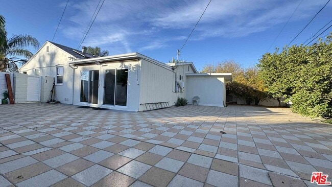 Building Photo - 7516 Oakdale Ave