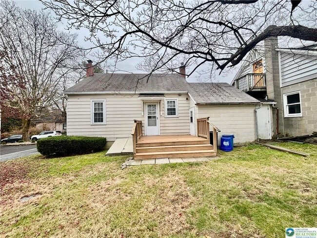 Building Photo - 221 E Chestnut St