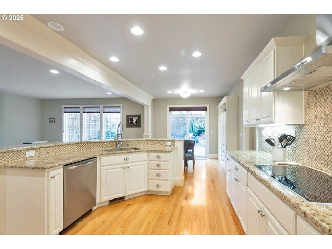 Building Photo - Gorgeous Executive Style Home in Southwest...