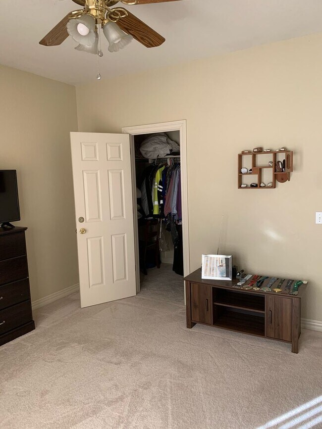 Building Photo - 746 Larkspur Ln