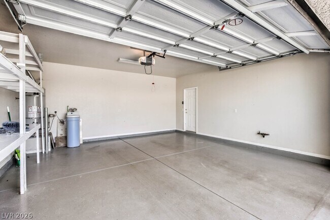 Building Photo - 10517 Howling Coyote Ave