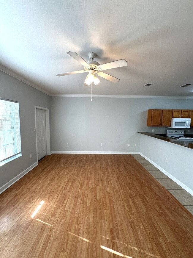 Building Photo - "Charming 3-Bed Townhouse Retreat in Fort Walton Beach!"