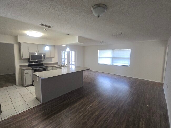 Building Photo - 9808 Glen Moor Ln