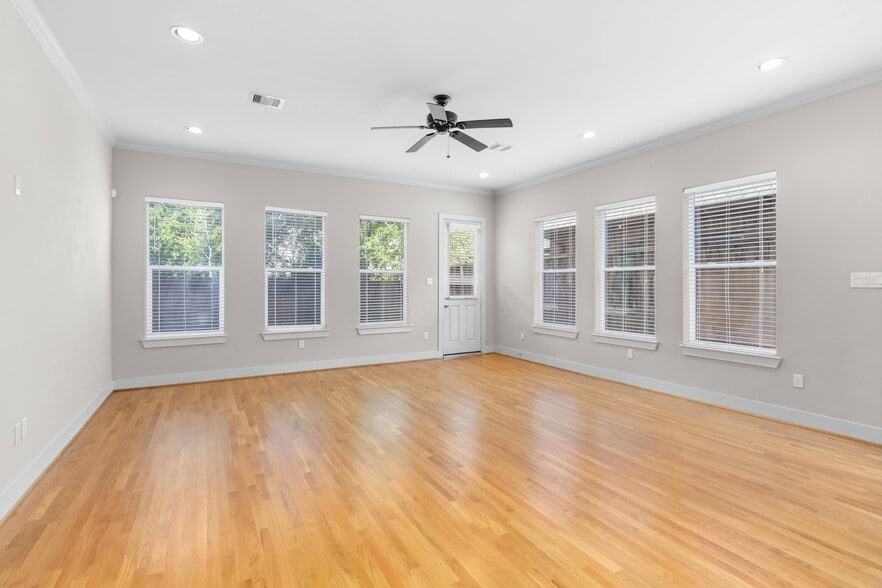 Seven windows in living area, lots of light and space, 2 ceiling fans, 2-inch wood blinds - 1221 W 23rd St