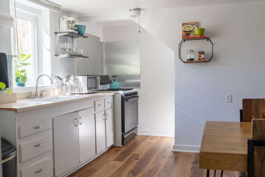 Building Photo - 2731 S Sherman St