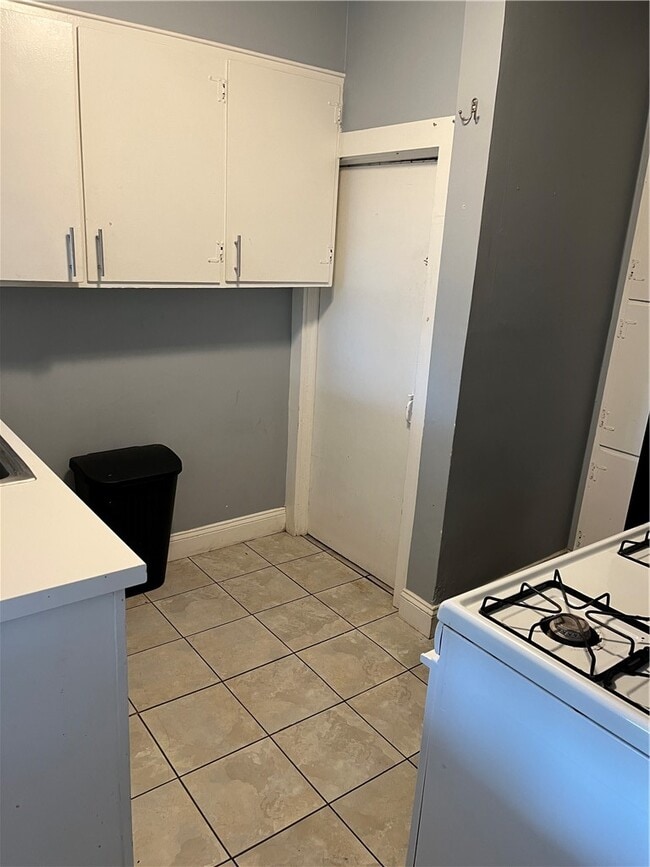 Building Photo - 627 W Water St