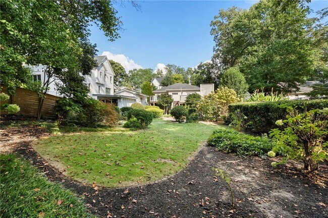 Building Photo - 2512 Brookwood Dr NE