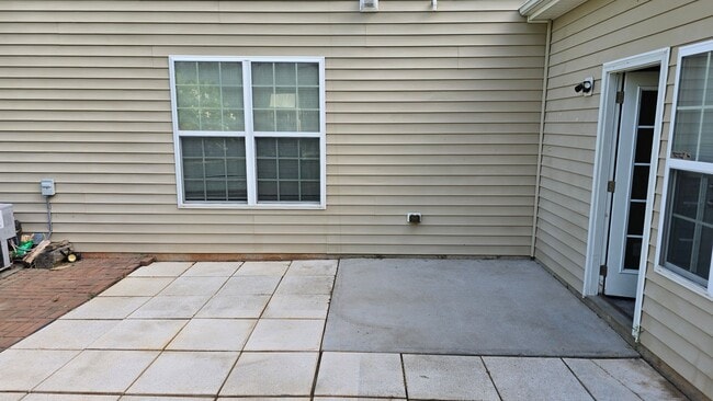 Building Photo - Spacious 4-Bedroom Home in Fiddlers Glenn ...