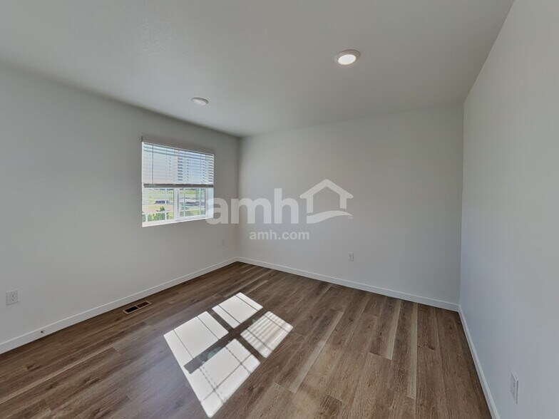 Building Photo - 26126 E Calhoun Pl