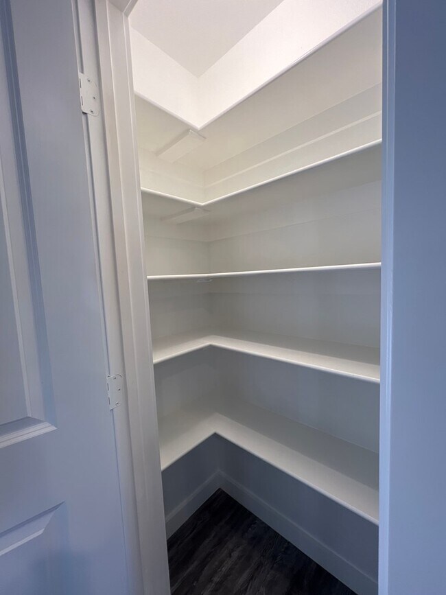 Building Photo - 7108 E County Rd 99 1/2