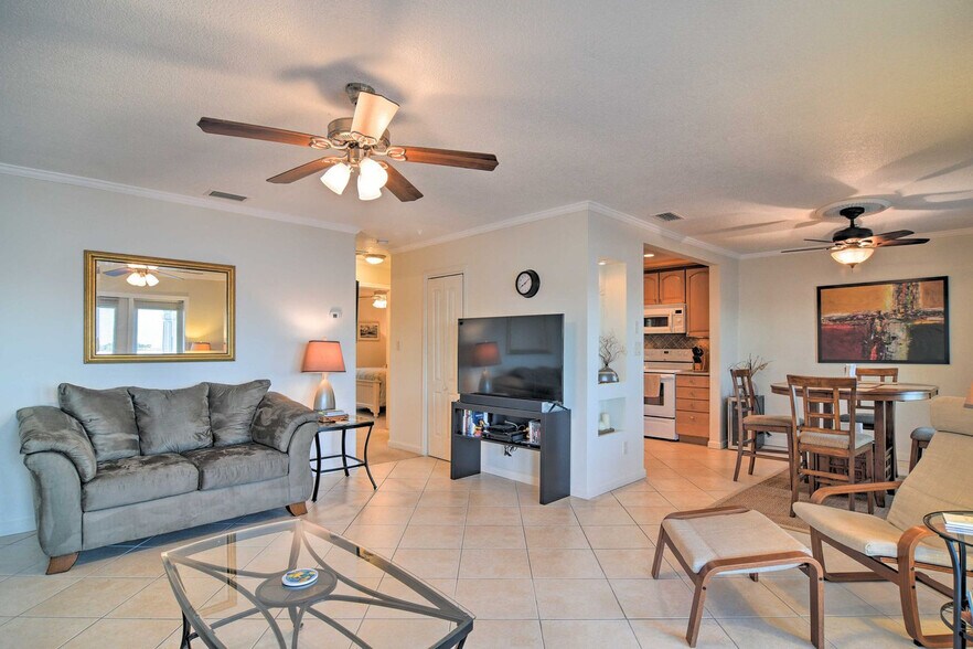 Building Photo - 5285 Coquina Key Dr SE