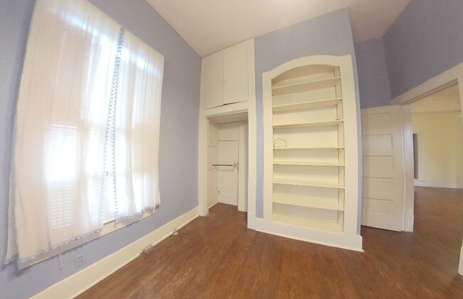 Building Photo - THREE BEDROOM, 2 BATHROOM HOME FOR LEASE I...
