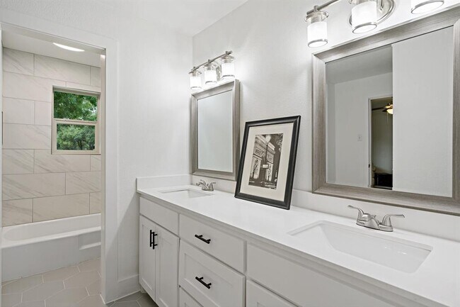 Building Photo - 11005 Carissa Dr