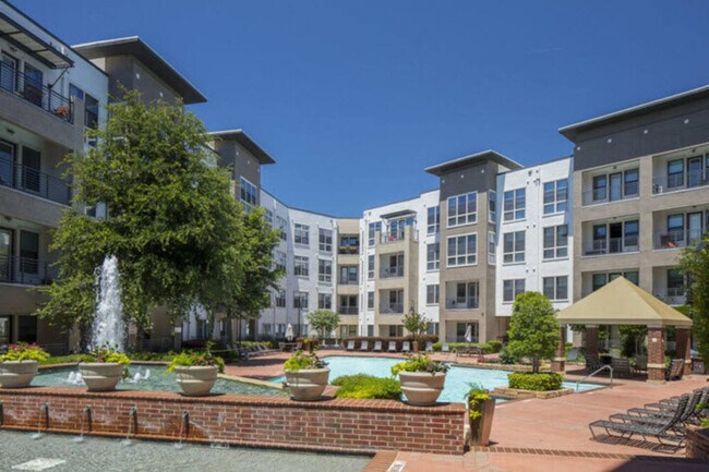 Building Photo - 800 Lake Carolyn Pkwy