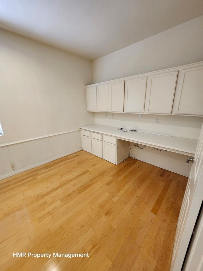 Building Photo - Beautiful two-story in Hunter's Ridge