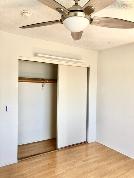 Building Photo - 1759 N Mariposa Ave