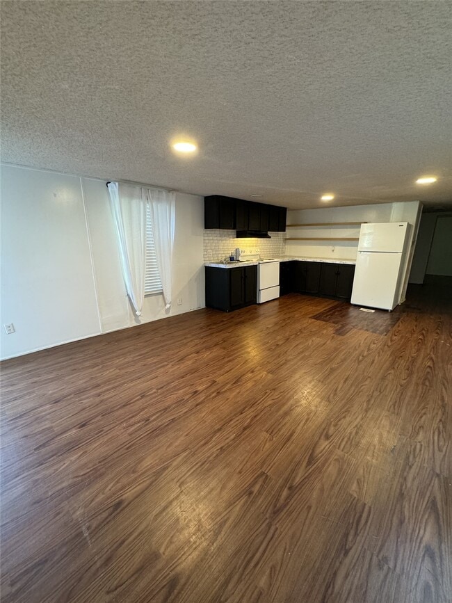 Building Photo - 1938 Garden Rd