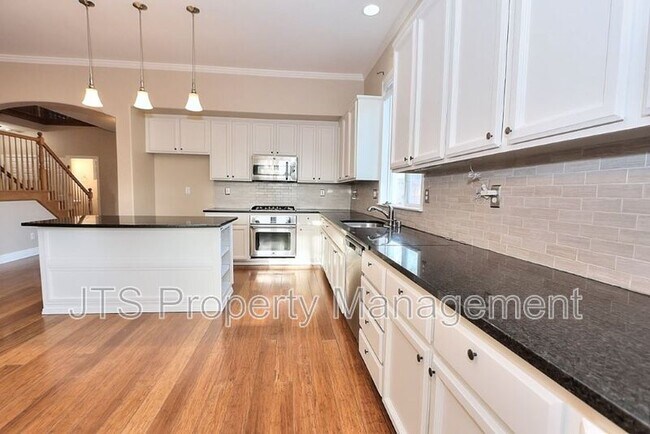 Building Photo - 2040 San Esteban Cir