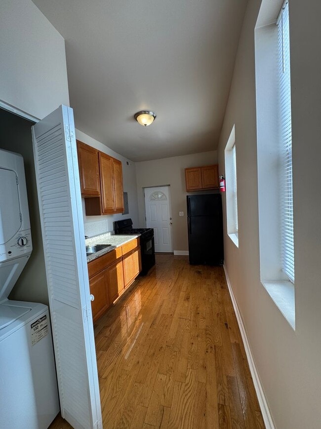 Building Photo - 6507 S Ingleside Ave