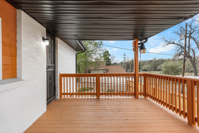 Building Photo - 6220 W Ohio Ave