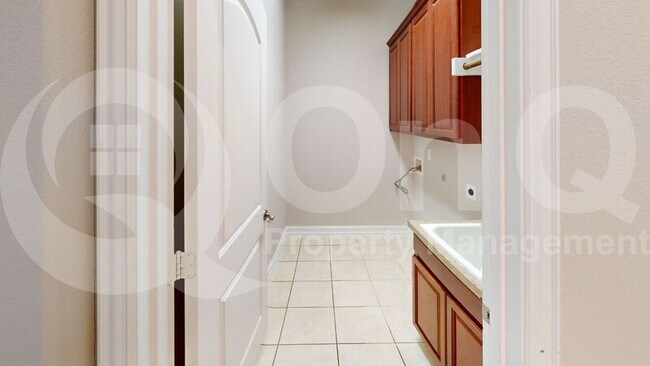 Building Photo - 1055 Enchanted Rock Dr