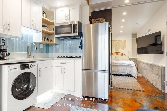 Building Photo - Roy