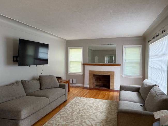 Building Photo - 3701 N Aldrich Ave