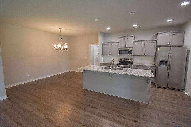 Building Photo - 4BR/2BA Farmington Home!
