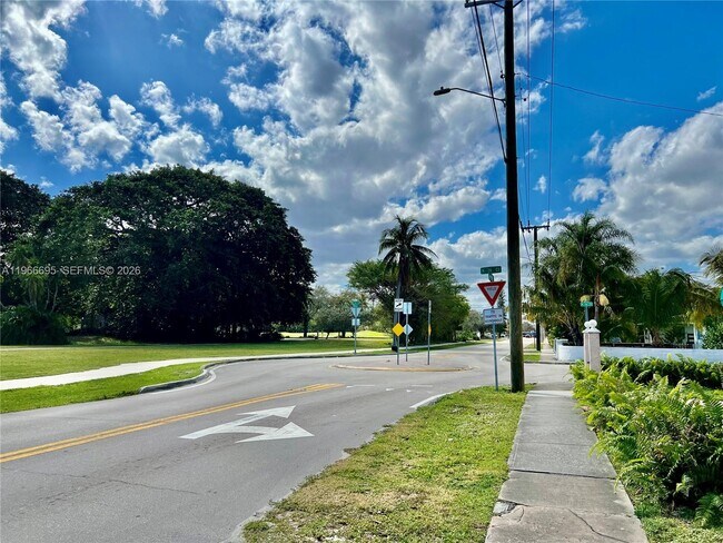 Building Photo - 1623 Johnson St