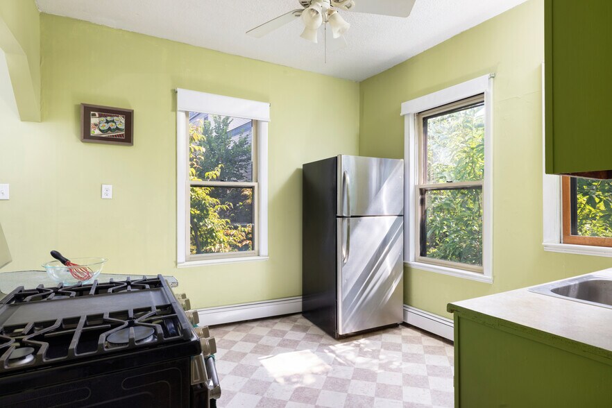 Kitchen - 410 Norfolk St