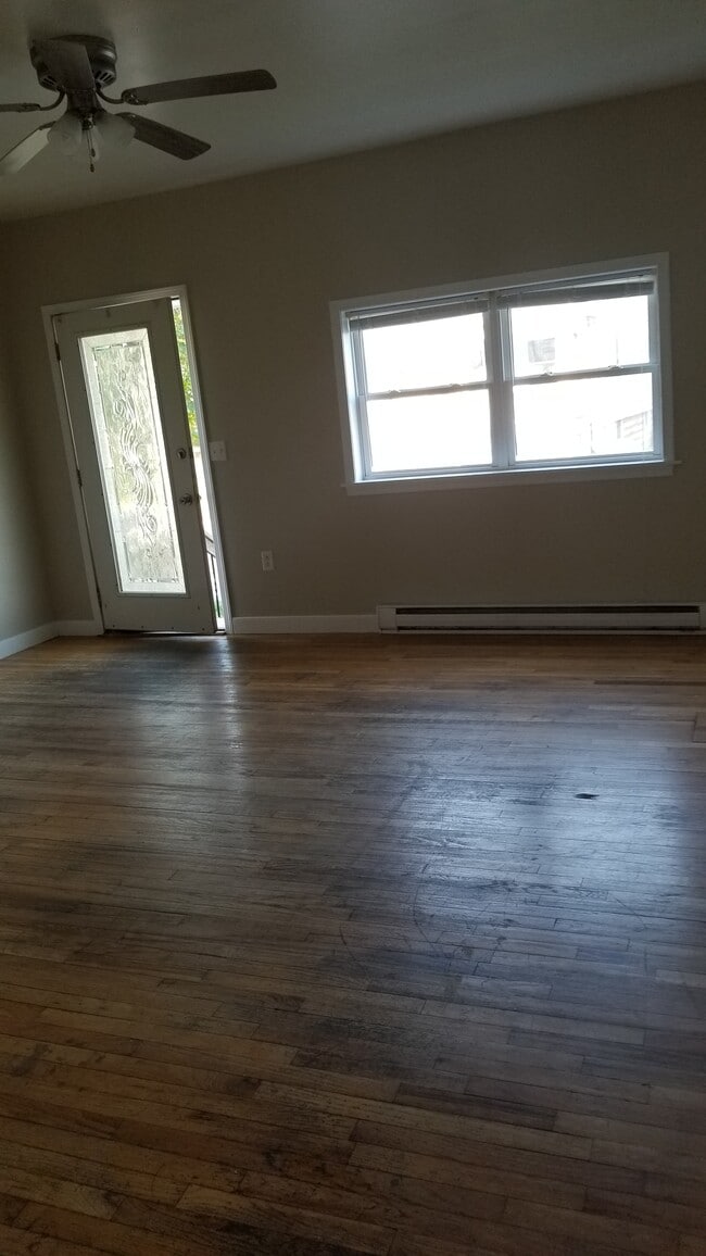 Building Photo - 11 Mill St