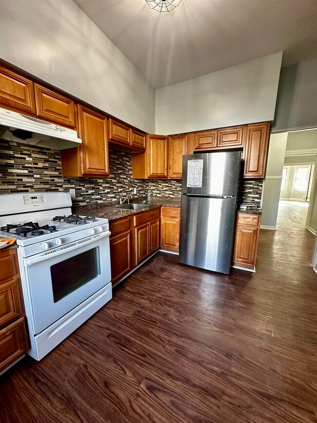 Building Photo - 164 Grant Ave