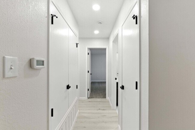 Building Photo - 528 Talladega St SE