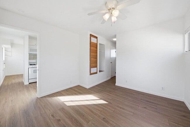 Building Photo - 614 Redwood Ave