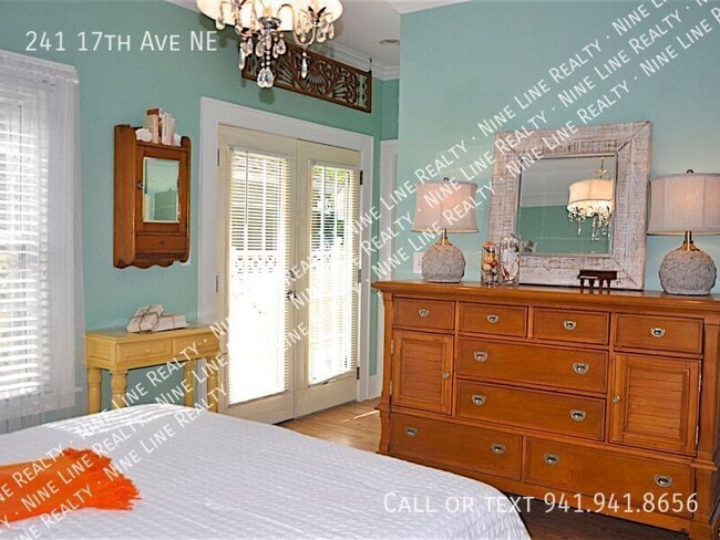 Building Photo - 241 17th Ave NE