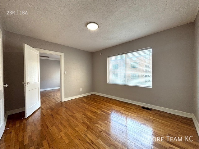 Building Photo - Refreshing 2 Bedroom at Roanoke Plaza