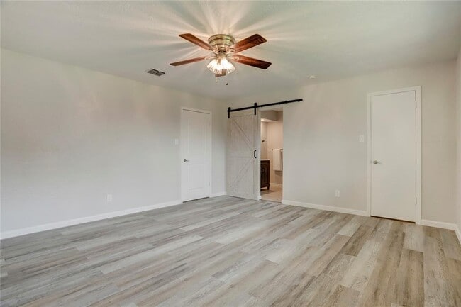 Building Photo - 327 Gentilly Dr