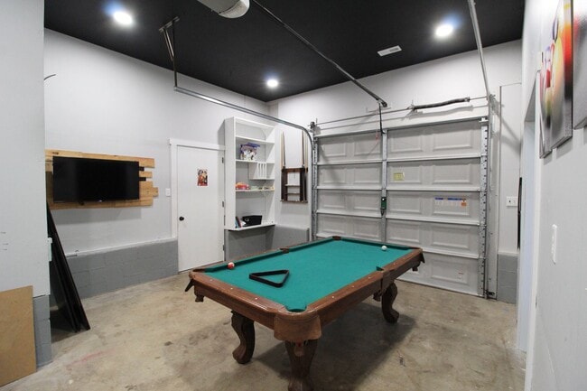 Building Photo - Bright & Spacious 2-Bedroom Home in Massanutten