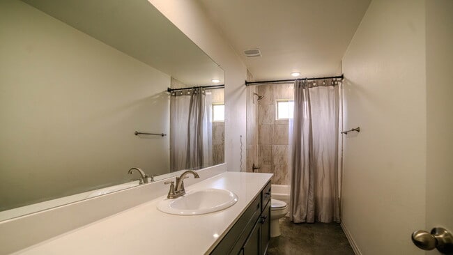 Building Photo - 770 Freedom Cir