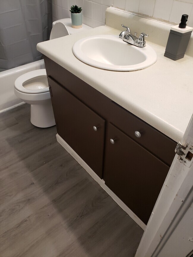 Building Photo - 903 Jefferies Ave