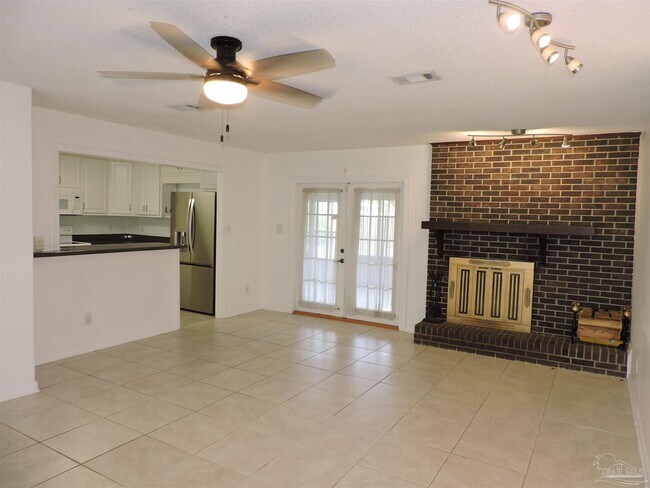 Building Photo - 2323 Silversides Loop