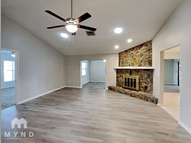 Building Photo - 11136 Mercedes St