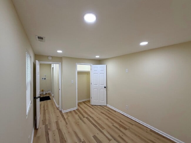 Building Photo - Stylish Renovated Home ! Move in Specials!