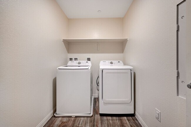 Building Photo - 2021 TOWNHOME IN GATED COMMUNITY N LAS VEGAS