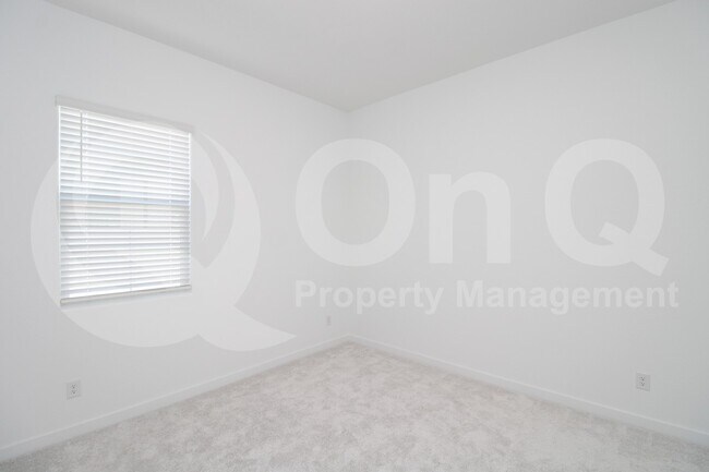 Building Photo - 3871 E Rainbow Dr