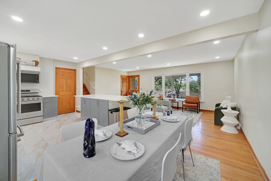 Building Photo - 22W362 Hackberry Dr
