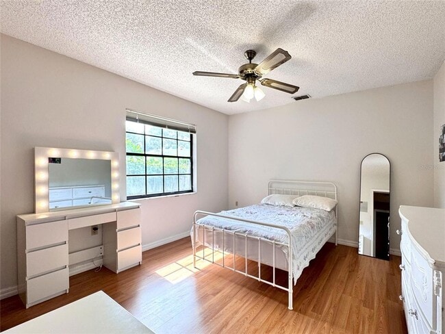 Building Photo - 1135 Colony Arms Dr