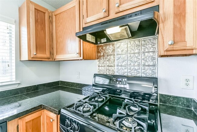 Building Photo - 9622 Oldenburg Ln